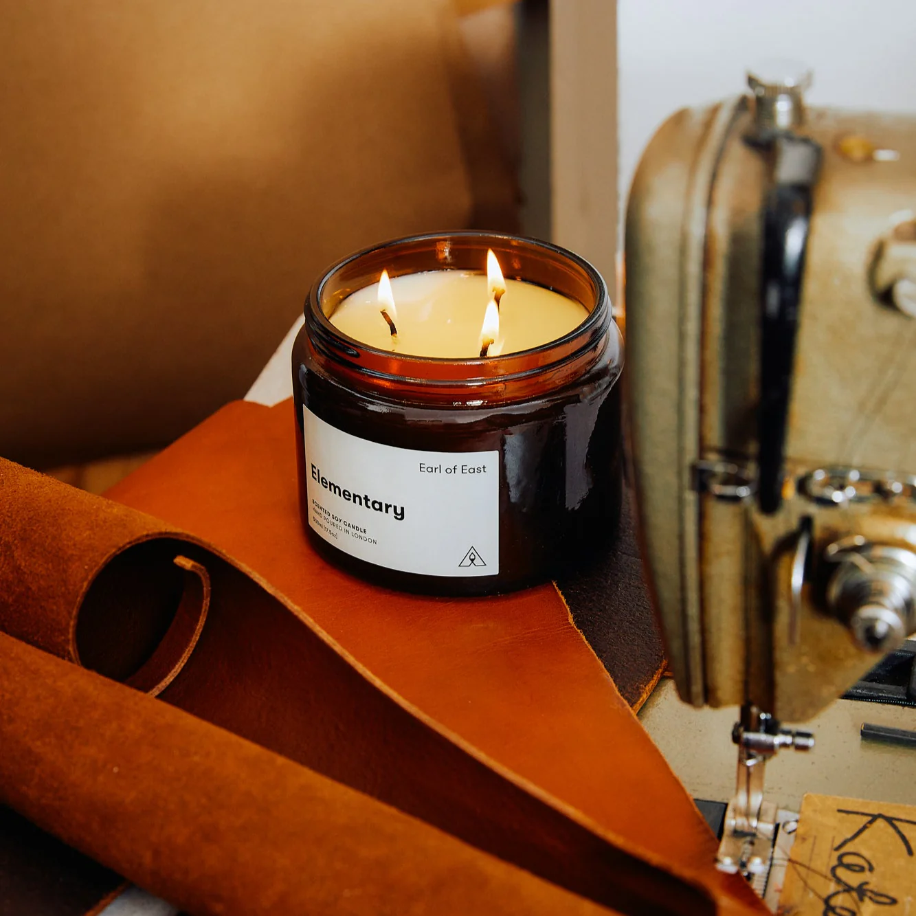 Earl of East | Elementary - Soy Wax Candle - 500ml [17.5oz] - Image 3