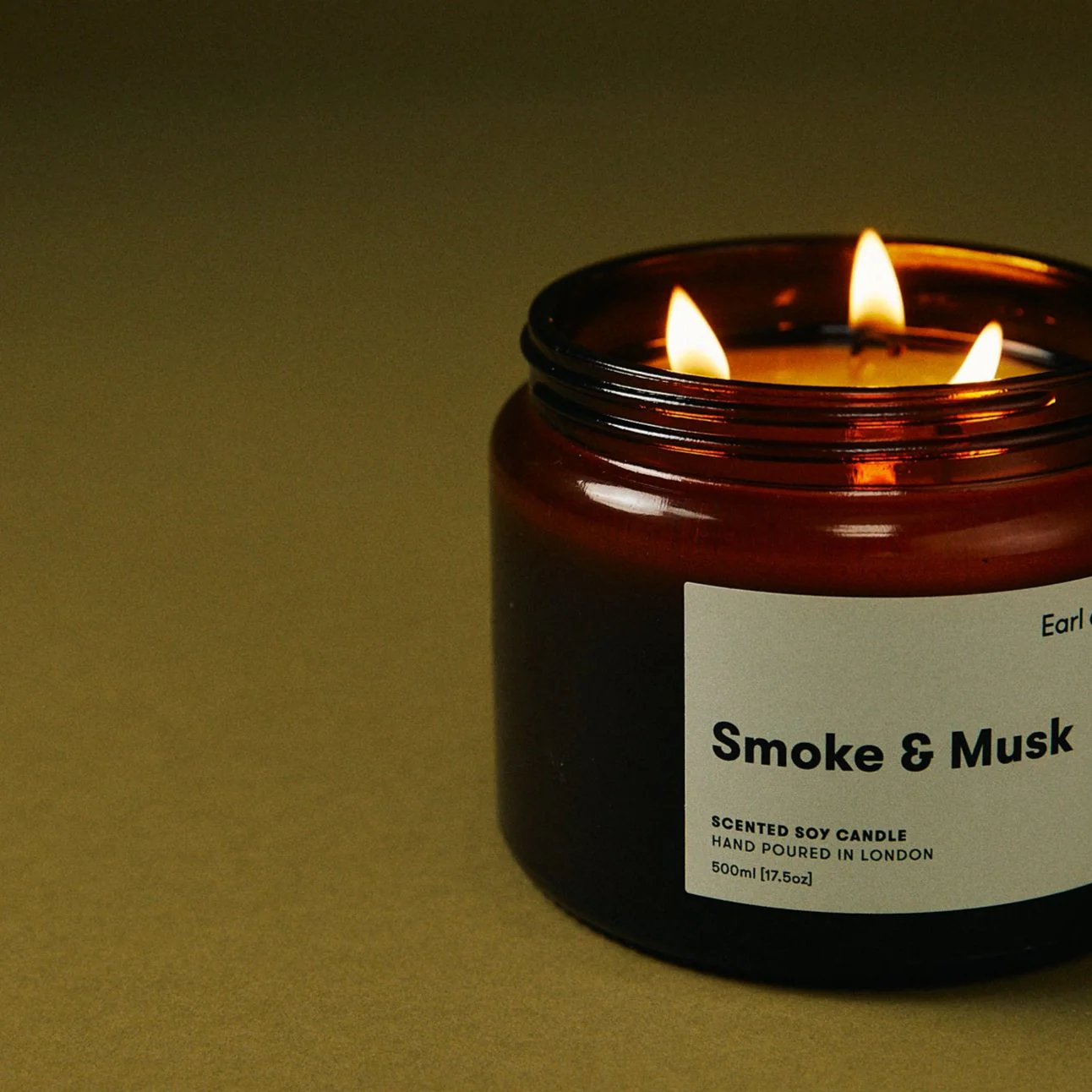 Earl of East | Smoke & Musk - Soy Wax Candle - 500ml [17.5oz] - Image 3