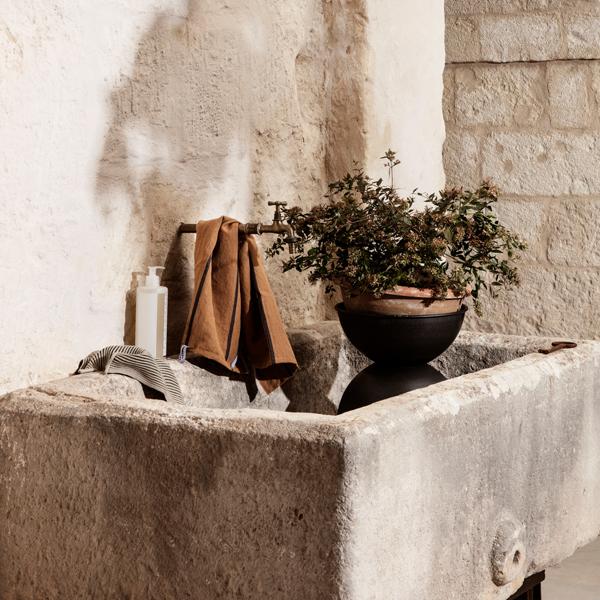 ferm LIVING | Hourglass Pots - Various Sizes - Black / Dark Grey - Image 5
