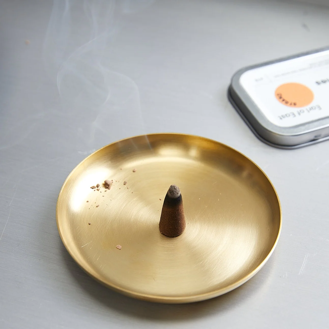 Ferm LIVING | Basho Tray Round - Brass - Image 2