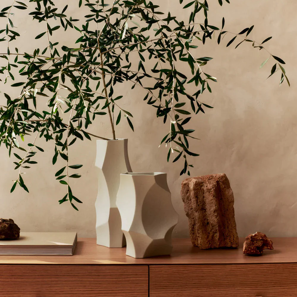 ferm LIVING | Cueva Vase - H26 - Off-white - Image 2