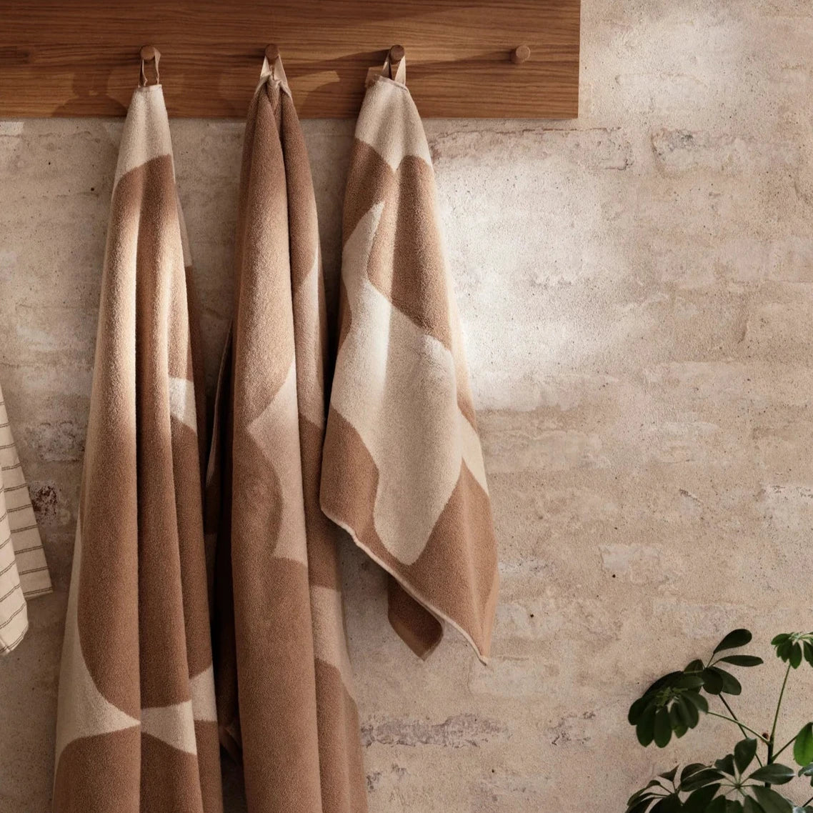ferm LIVING | Ebb Bath Towel - Sand/Off-White - Image 3