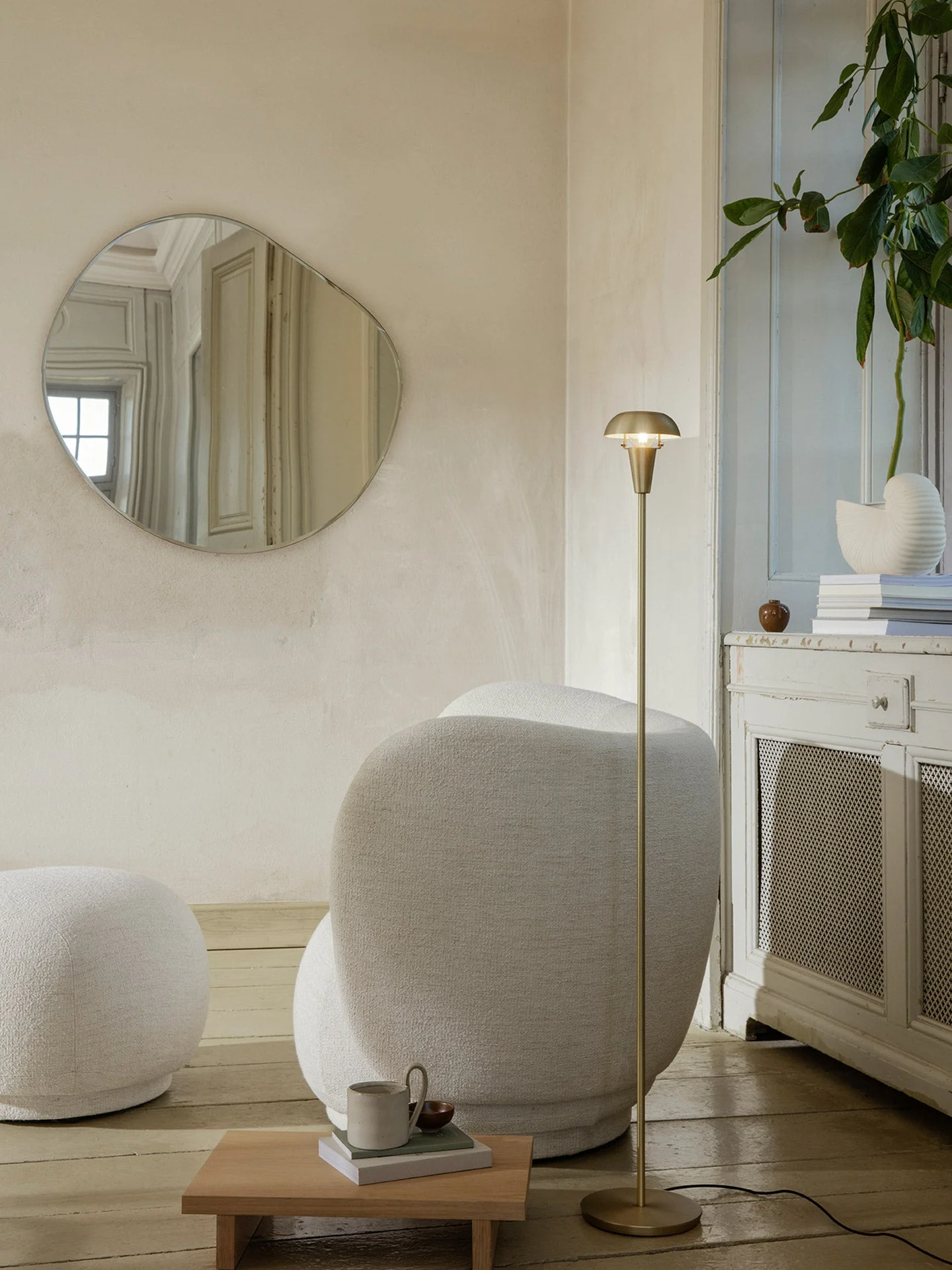ferm LIVING | Pond Mirror - Extra Large - Brass - Image 4