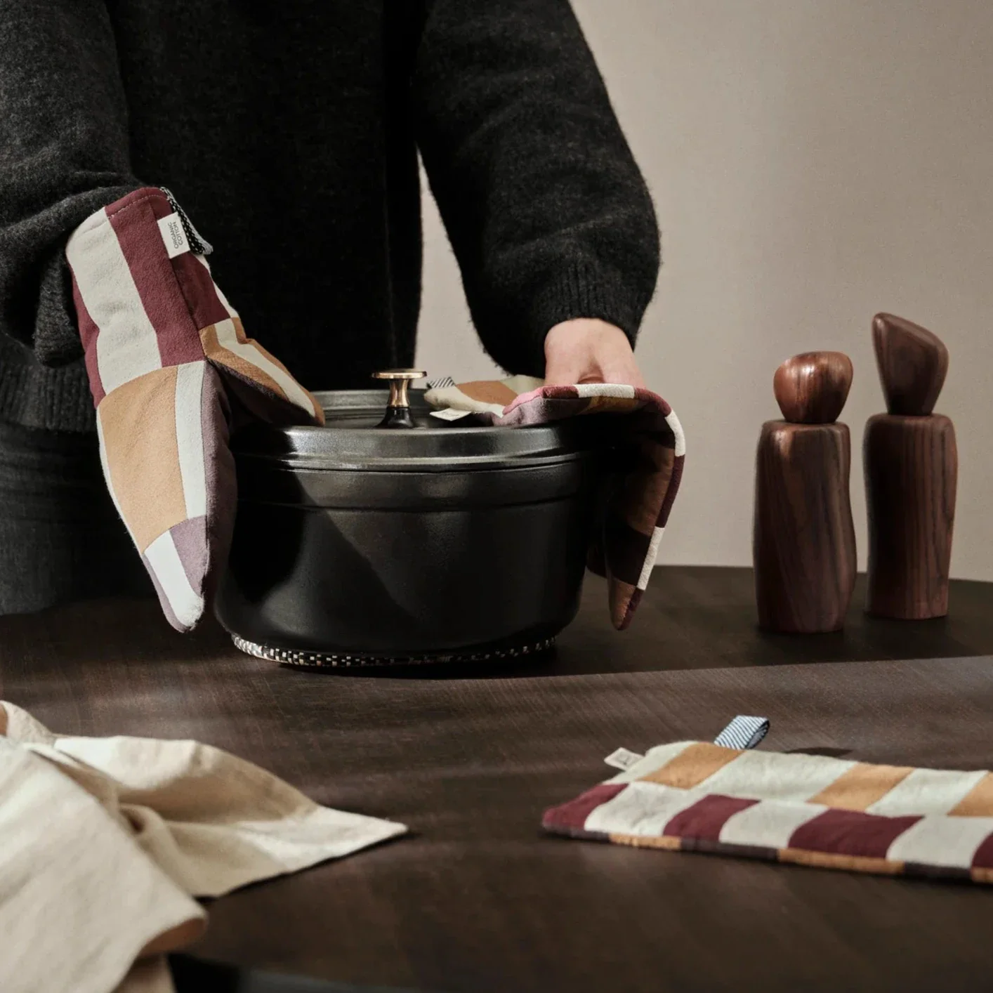 ferm LIVING | Section Oven Mitt - Patchwork - Image 3