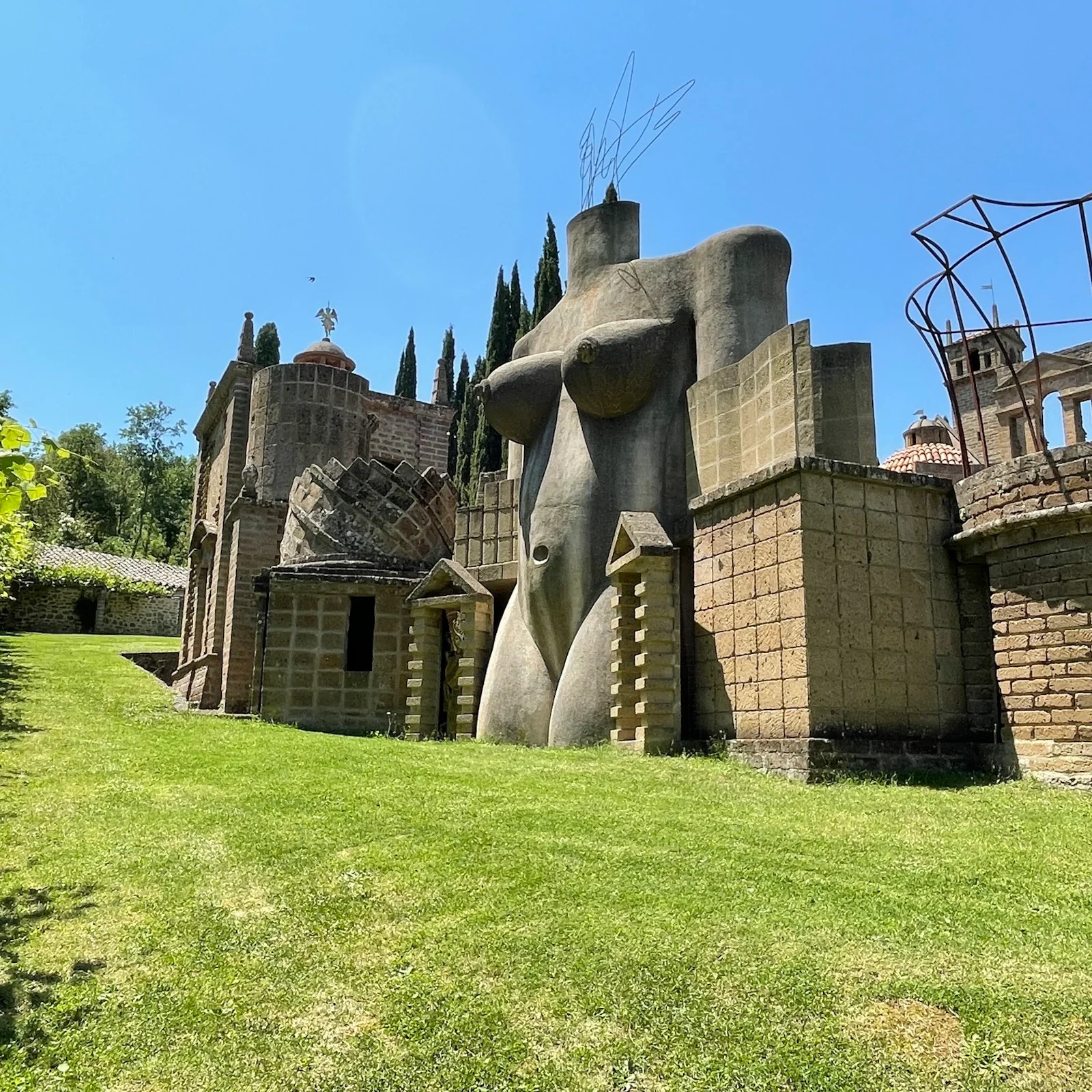 Gestalten | The Art Escapes Atlas - Image 2